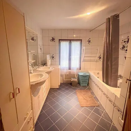 Vakantiehuis Maison A La Campagne Avec Piscine Et Jacuzzi Buanes