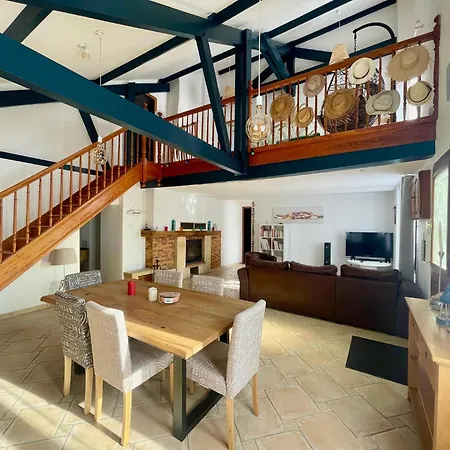 Maison A La Campagne Avec Piscine Et Jacuzzi